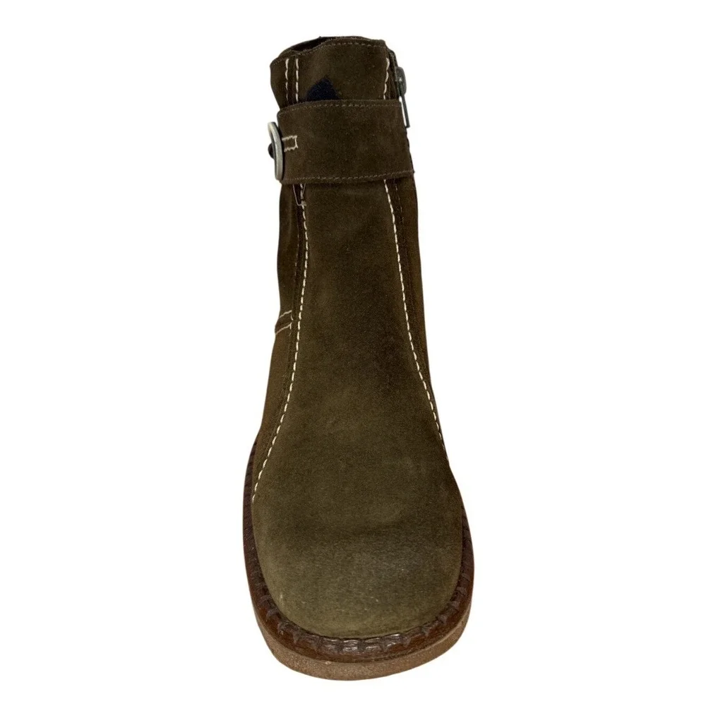 La Canadienne Waterproof Green Lug Sole Suede Stitched Boots Women's Size 9